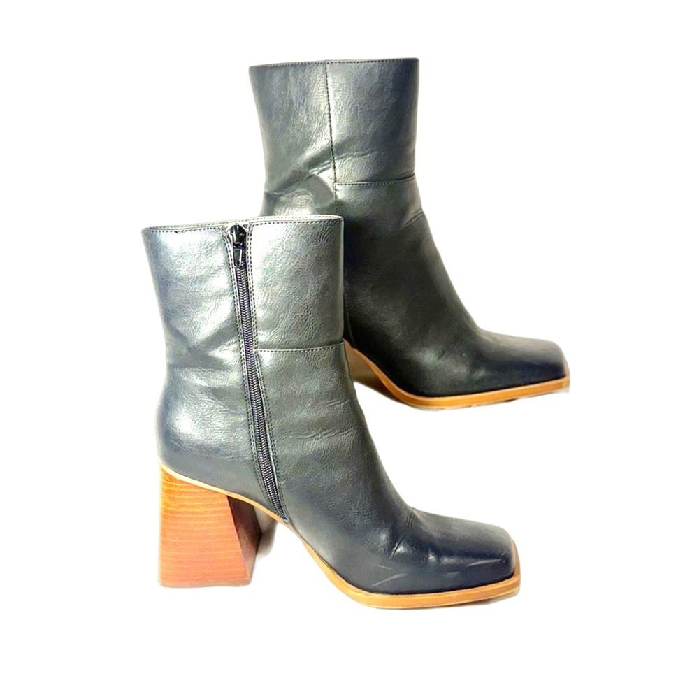 Wonderly Oakley Elegant Black Faux Leather Ankle Boots size 10 - 3.5" Block Heel